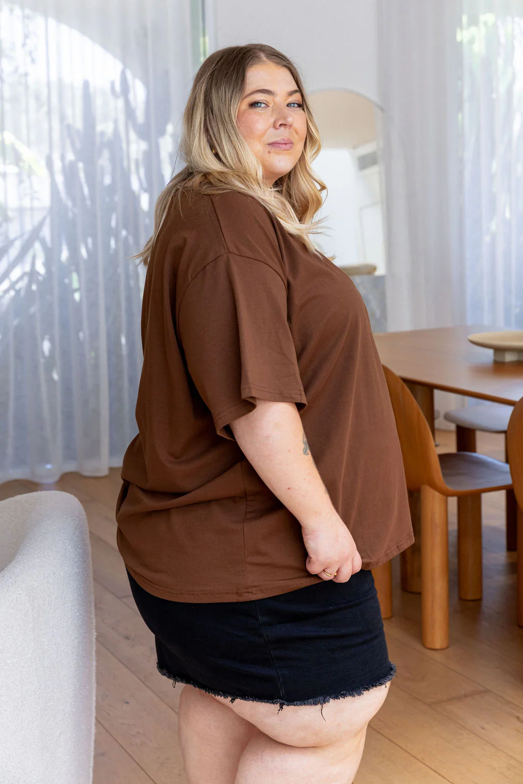 Relaxed V-Neck Tee in Chocolate - Image 8