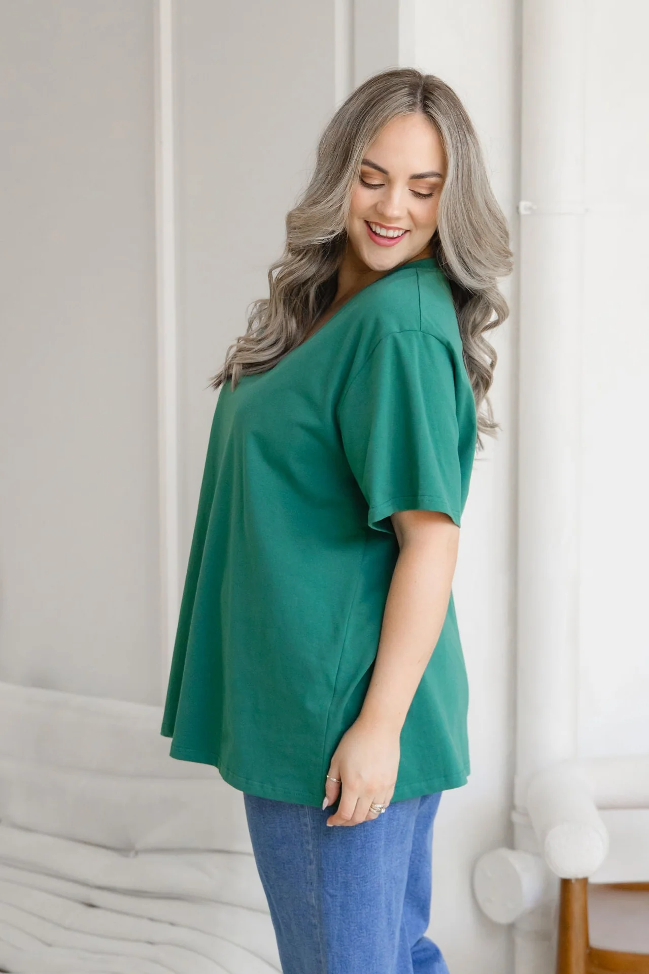 Relaxed V-Neck Tee in Emerald - Image 4