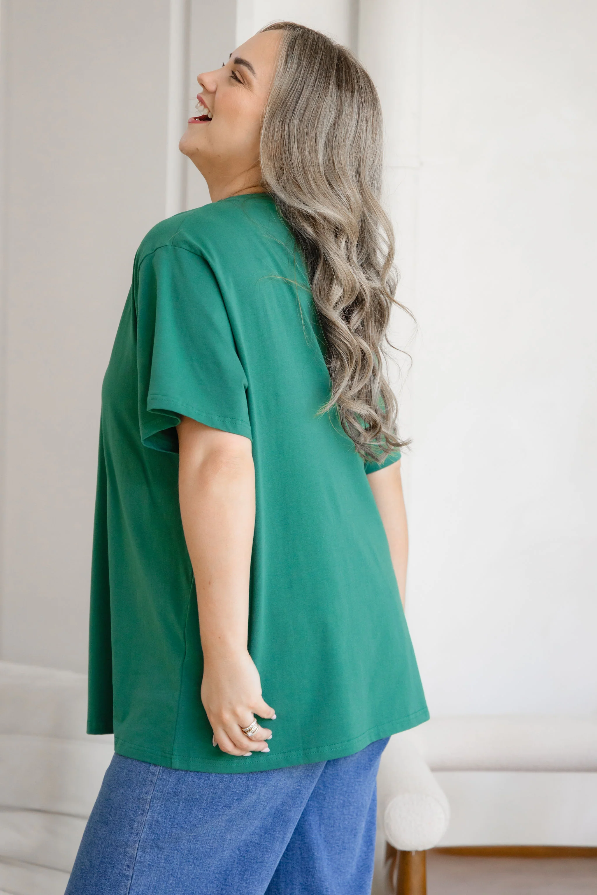 Relaxed V-Neck Tee in Emerald - Image 5