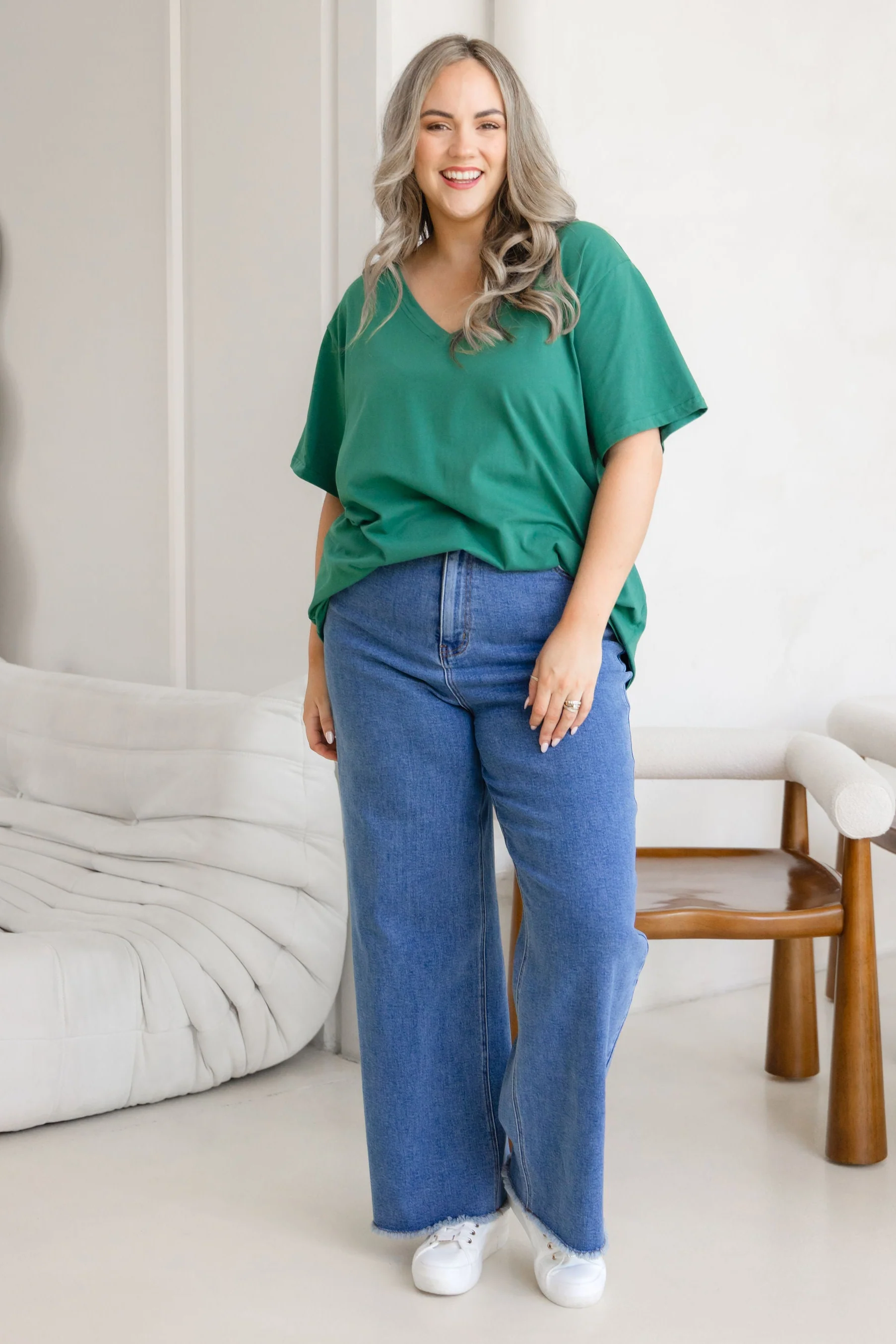 Relaxed V-Neck Tee in Emerald - Image 7