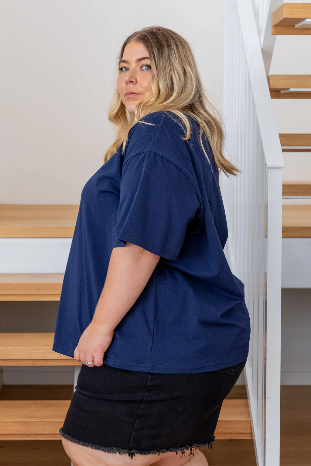 Relaxed V-Neck Tee in Navy - Image 3