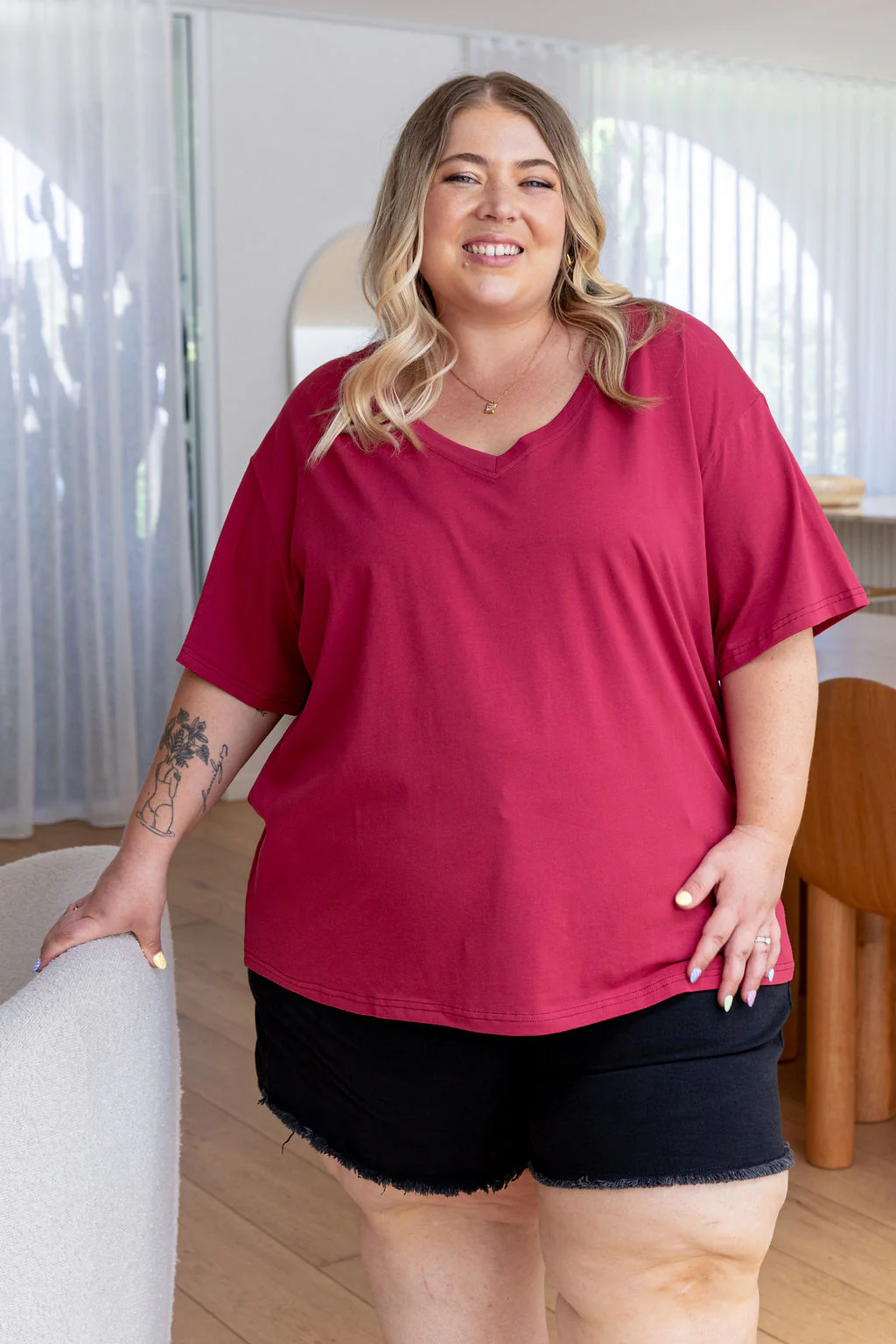 Relaxed V-Neck Tee in Wine - Image 3