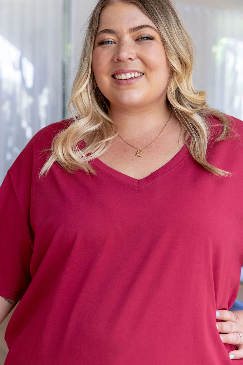 Relaxed V-Neck Tee in Wine - Image 7