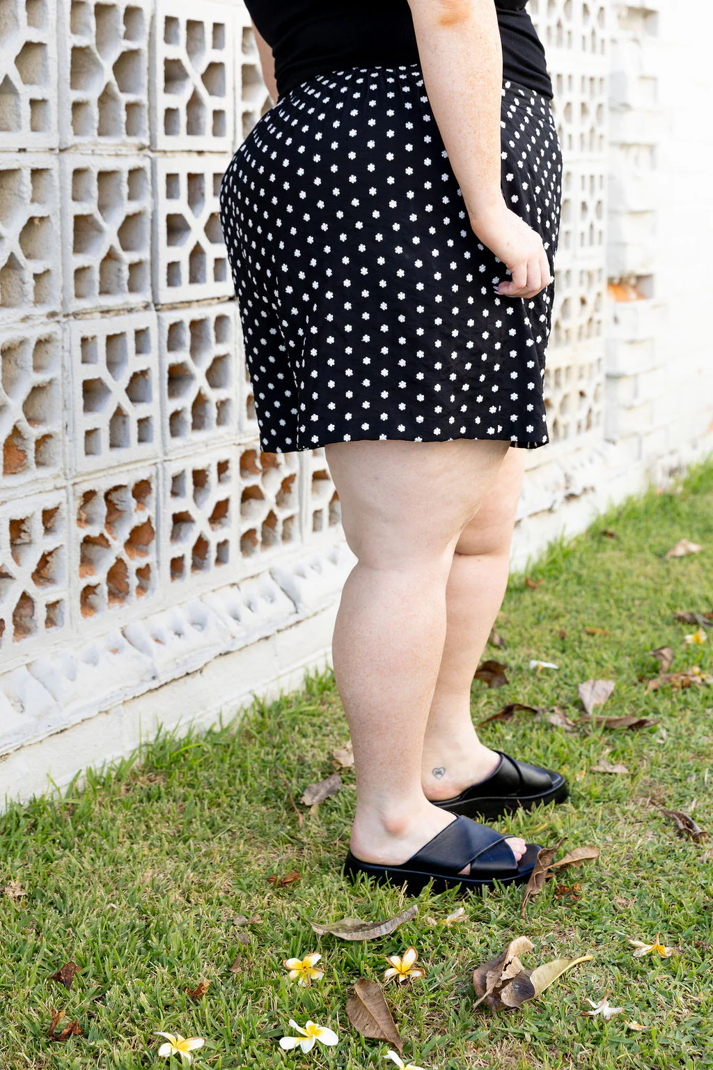 Samara Short in Embroidered Floral Dot - Image 13