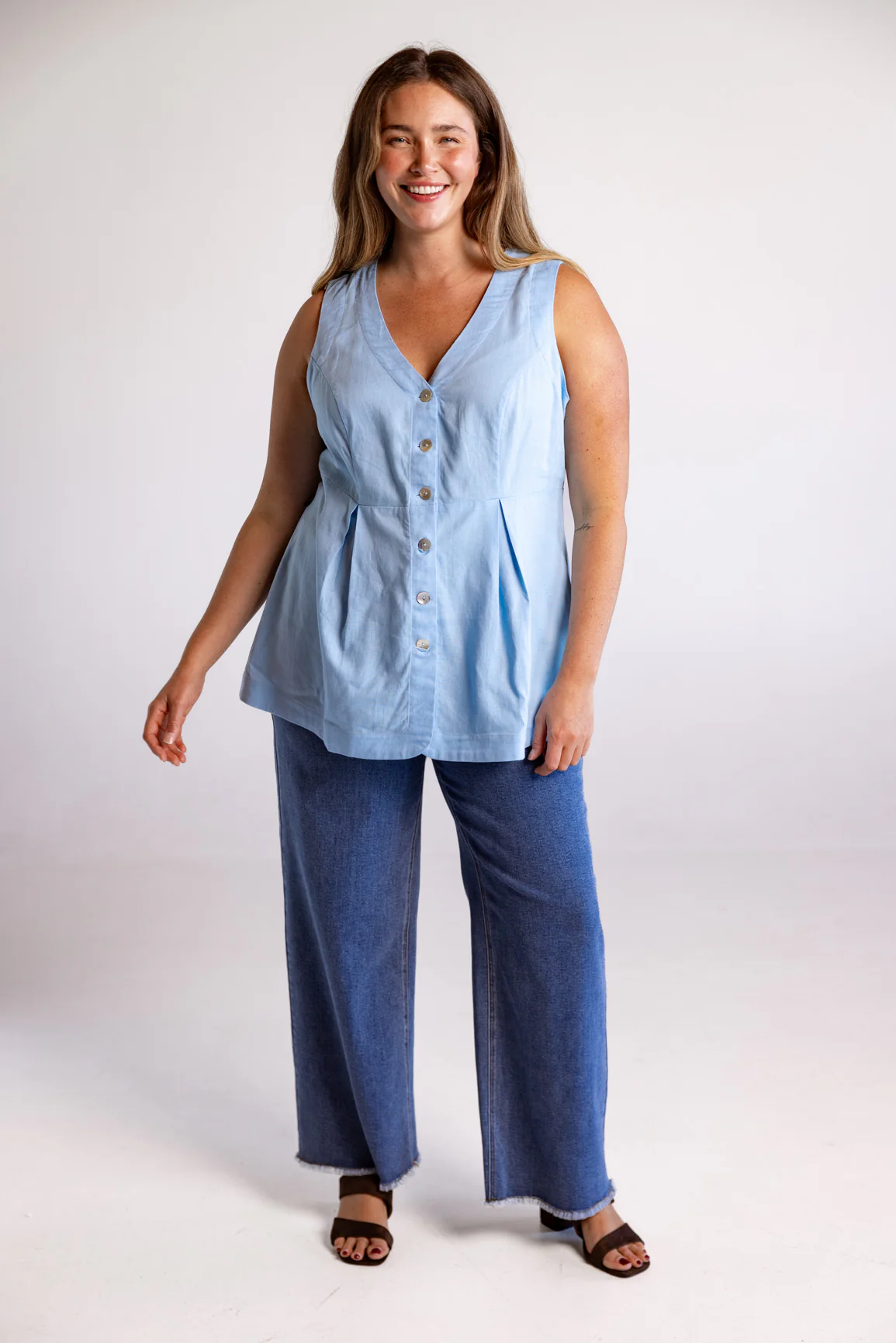 Saski Linen Blend Vest in Light Blue - Image 12
