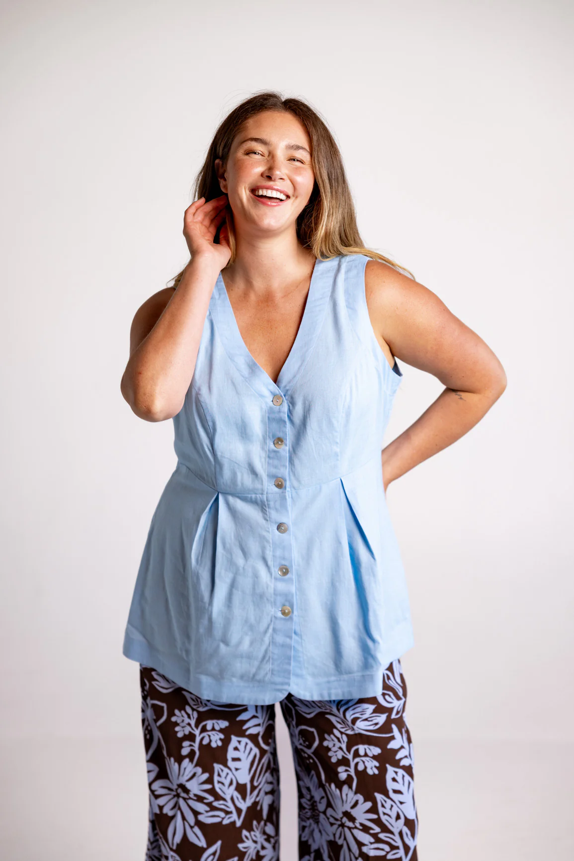Saski Linen Blend Vest in Light Blue - Image 2