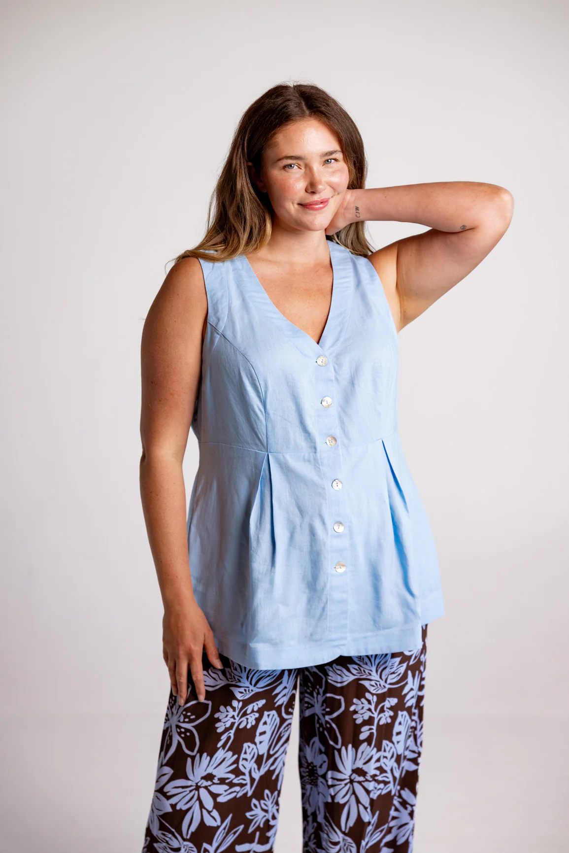 Saski Linen Blend Vest in Light Blue - Image 5