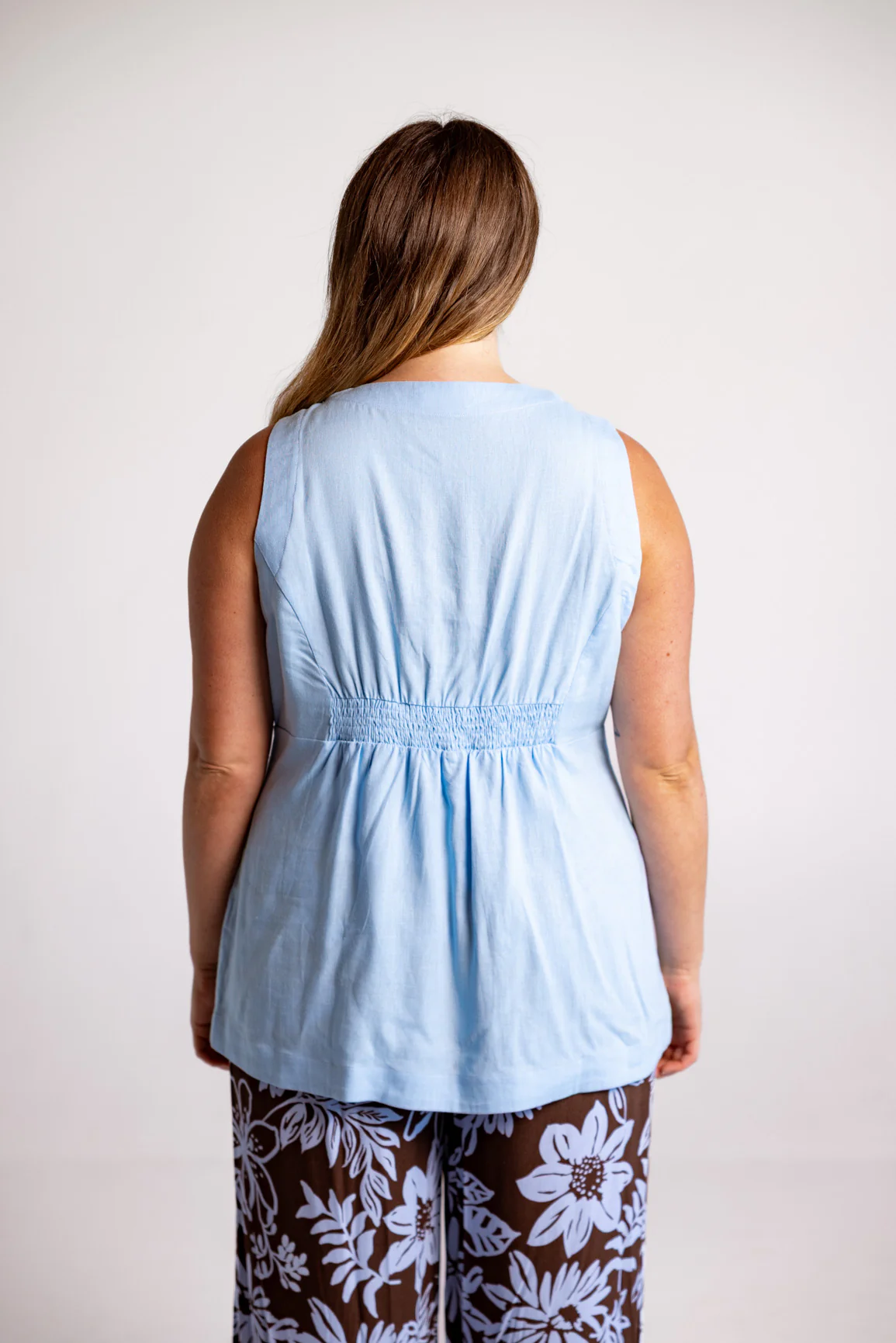 Saski Linen Blend Vest in Light Blue - Image 9
