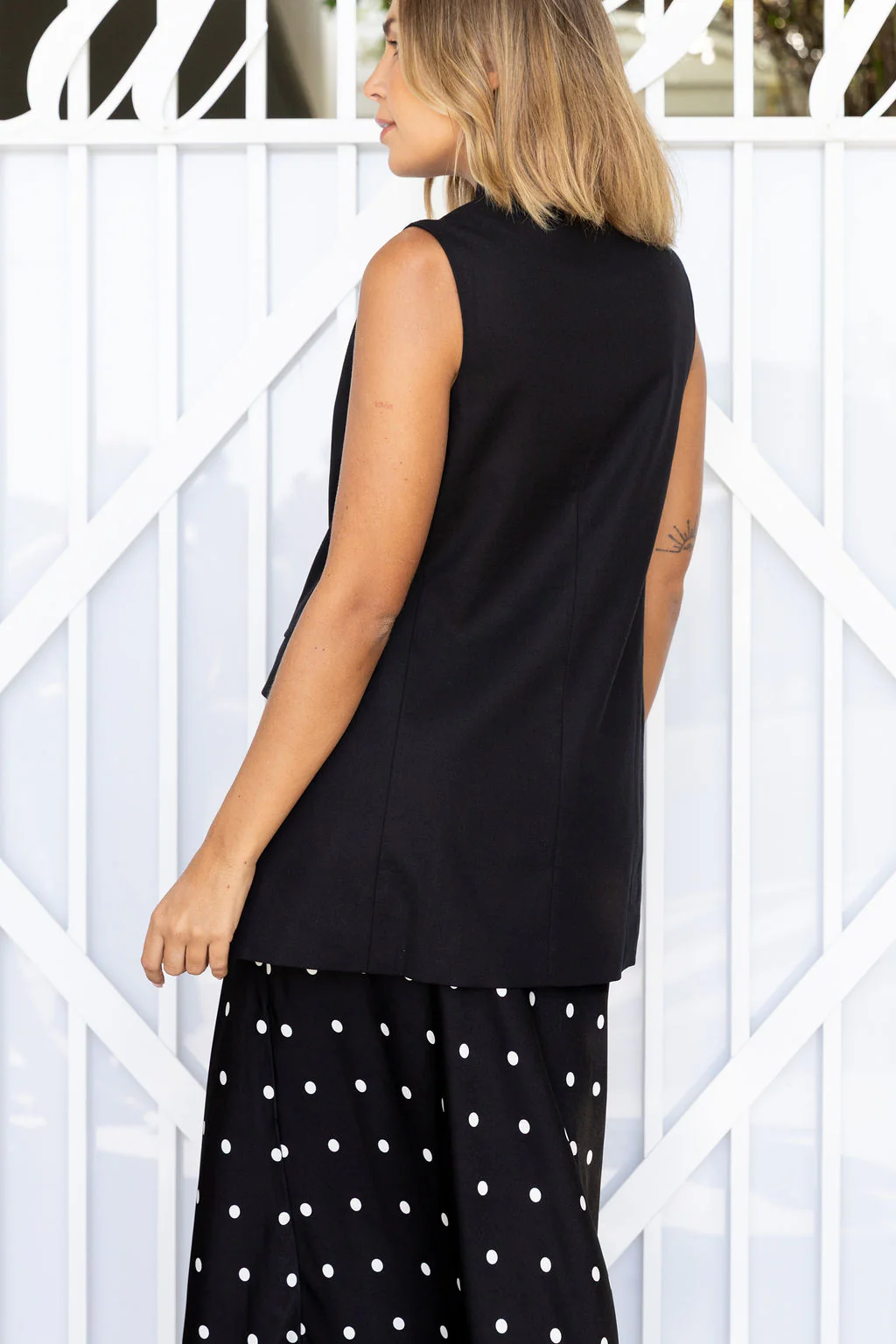 Tammy Linen Blend Longline Vest in Black - Image 13